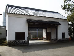 上六うえいくネット 観光名所 旧黒田藩蔵屋敷長屋門